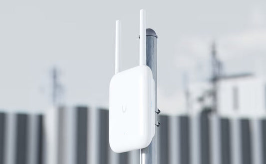 U7-Outdoor Wi-Fi 7 access point pole mounted outdoors