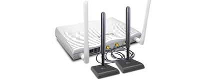DrayTek Vigor 2866LAC Wi-Fi 6 VDSL VoIP WLAN Firewall Router Rear View Showing Antenna Bases and Aerials Conneted